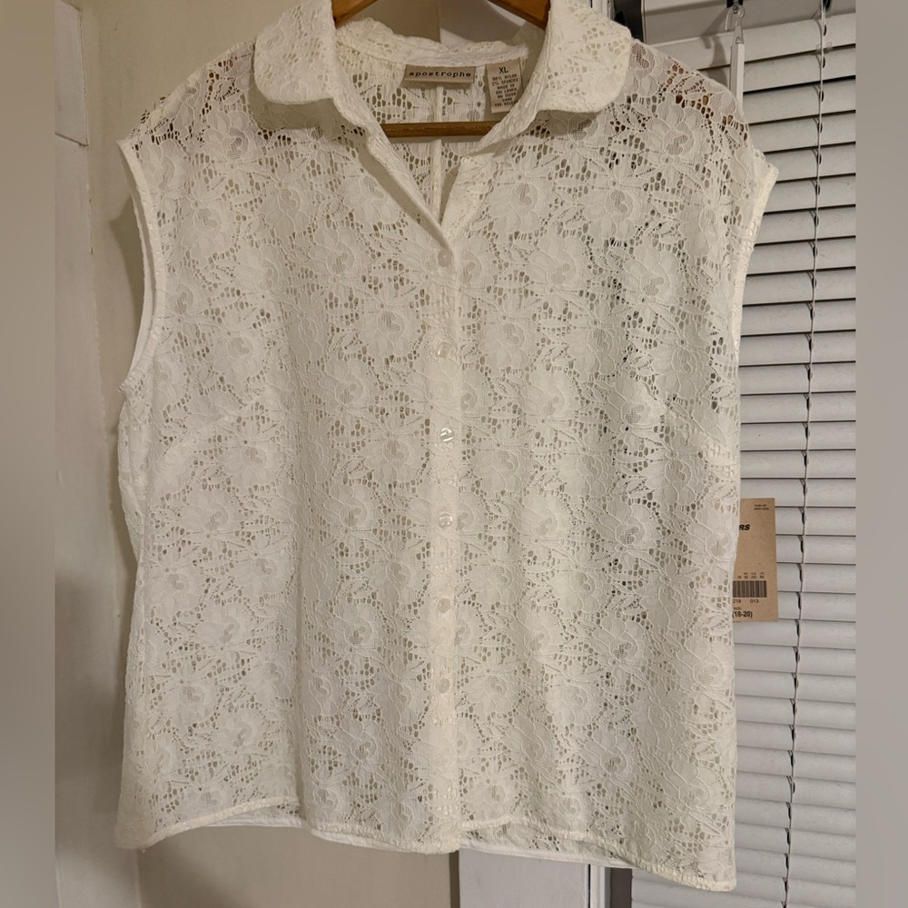 BNWT VINTGE WHITE SLEEVELESS EYELET WOMENS TOP

APOSTROPHE FROM SEARS BRAND